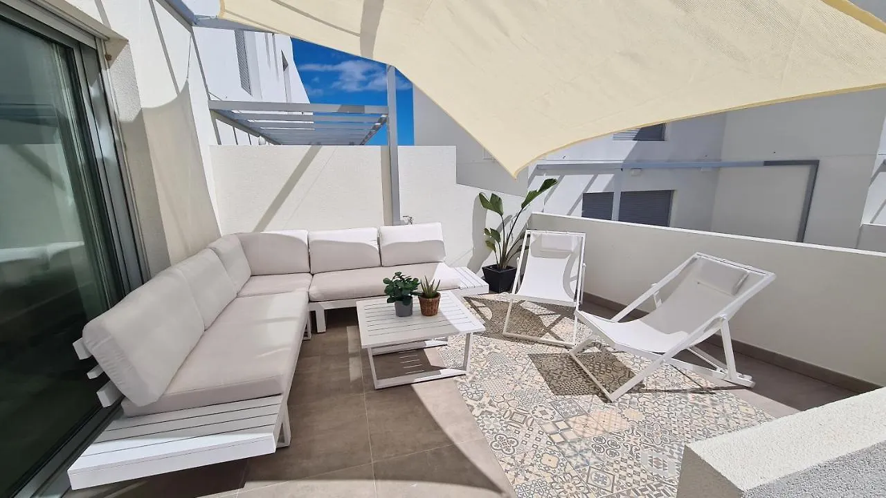 White Medano Apartment. New With Fast Wifi El Médano