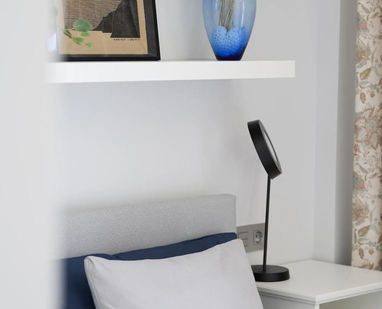White Medano Apartment. New With Fast Wifi El Médano بيت للعطل