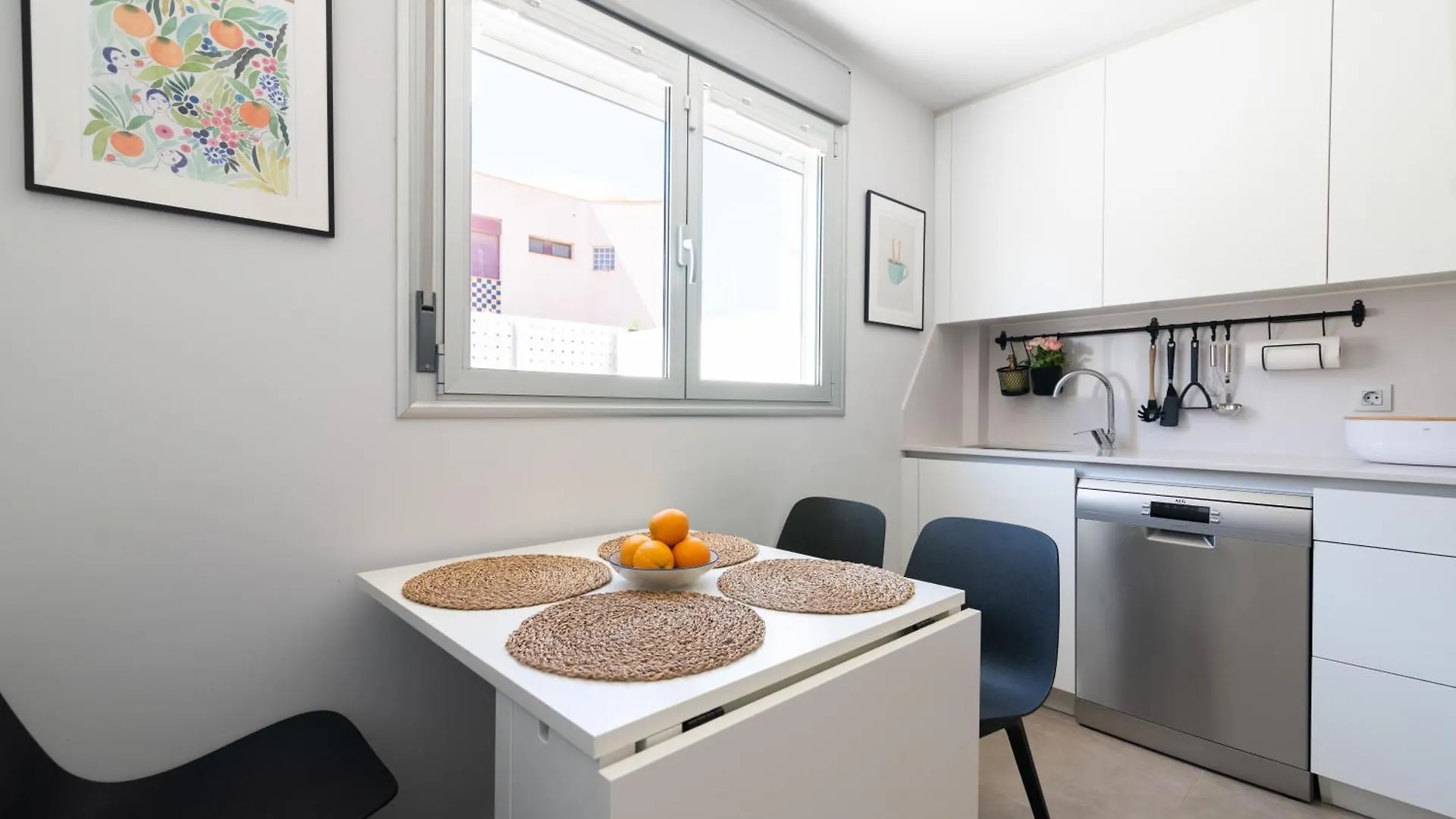 White Medano Apartment. New With Fast Wifi El Médano