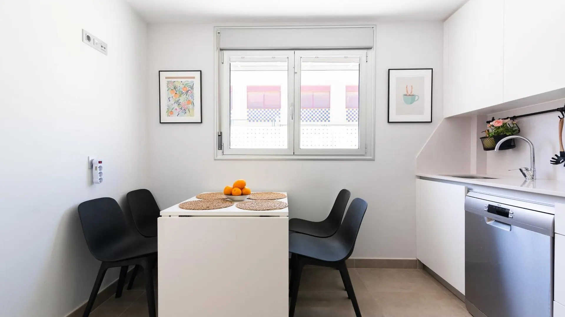 White Medano Apartment. New With Fast Wifi El Médano