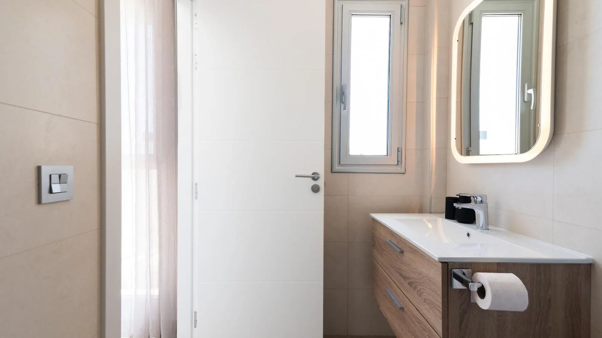 White Medano Apartment. New With Fast Wifi El Médano