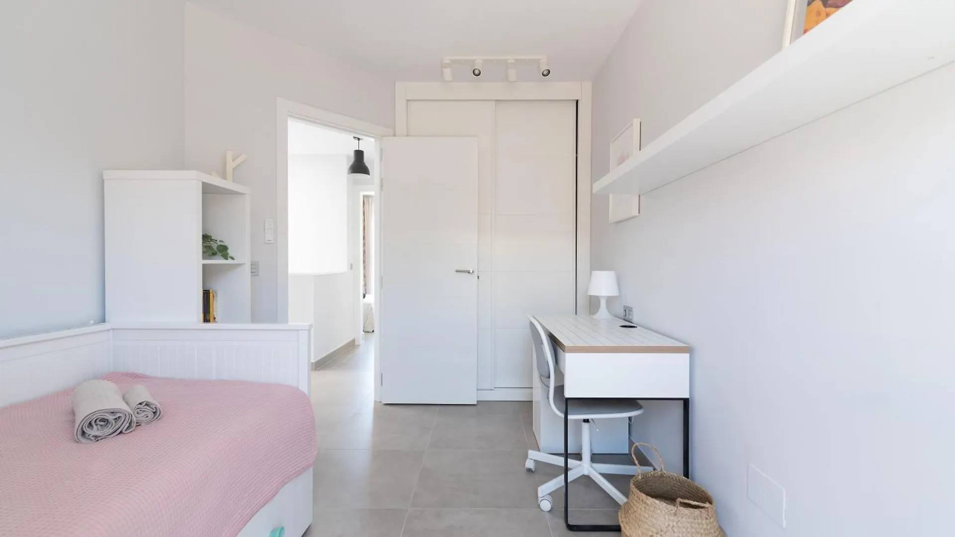 بيت للعطل White Medano Apartment. New With Fast Wifi El Médano